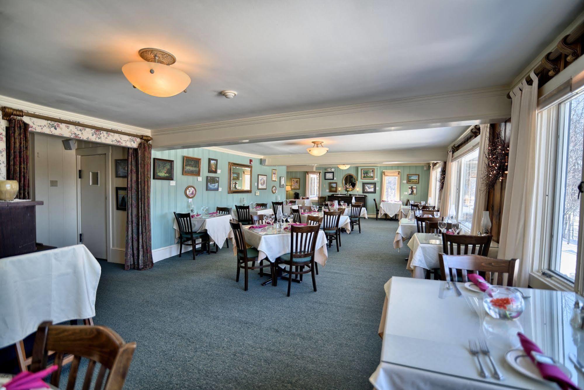 Darby Field Inn Albany Экстерьер фото