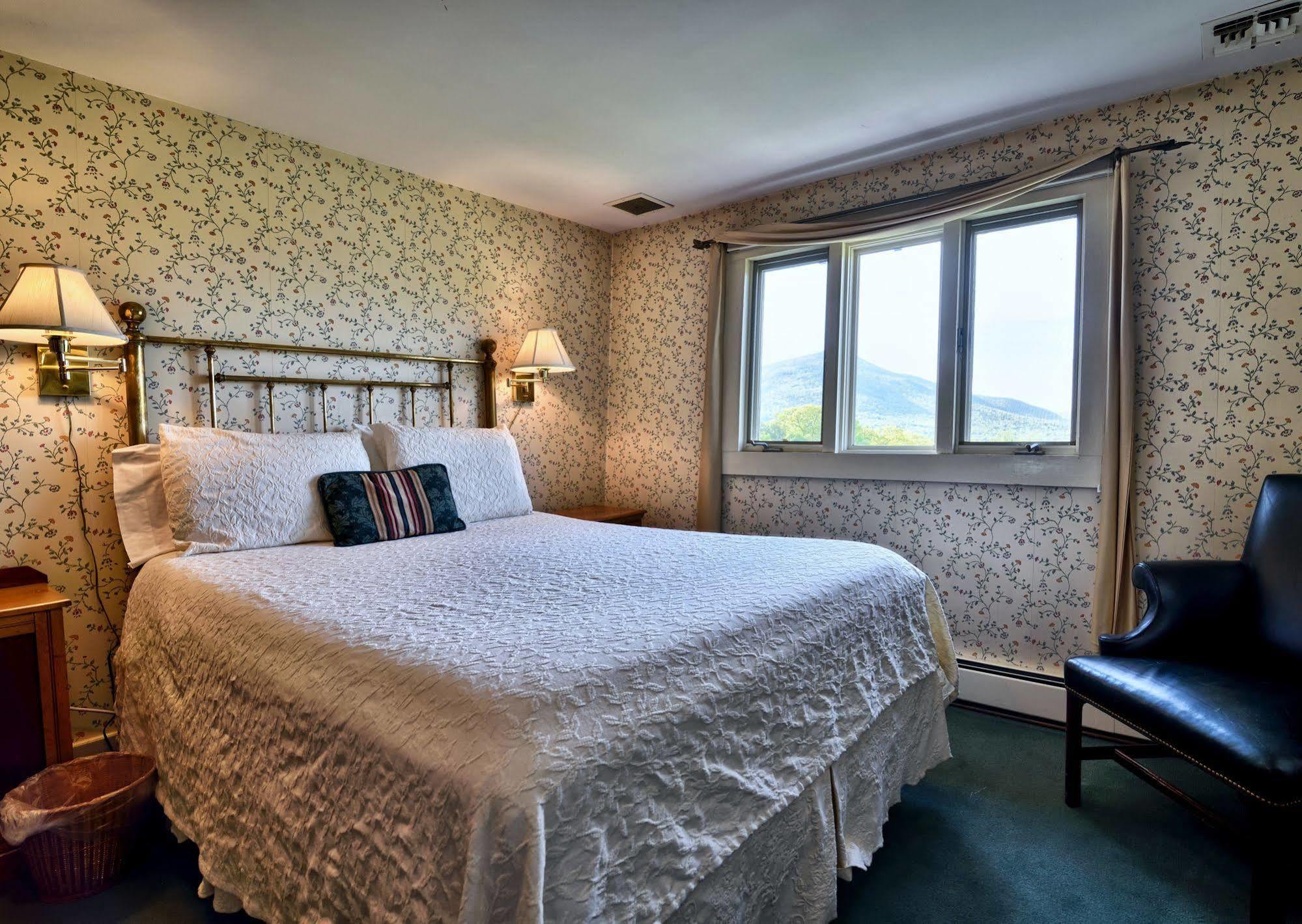 Darby Field Inn Albany Экстерьер фото
