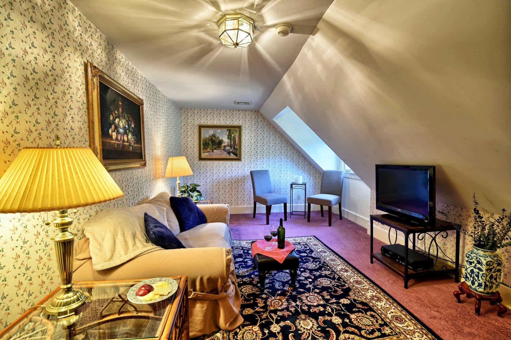 Darby Field Inn Albany Экстерьер фото