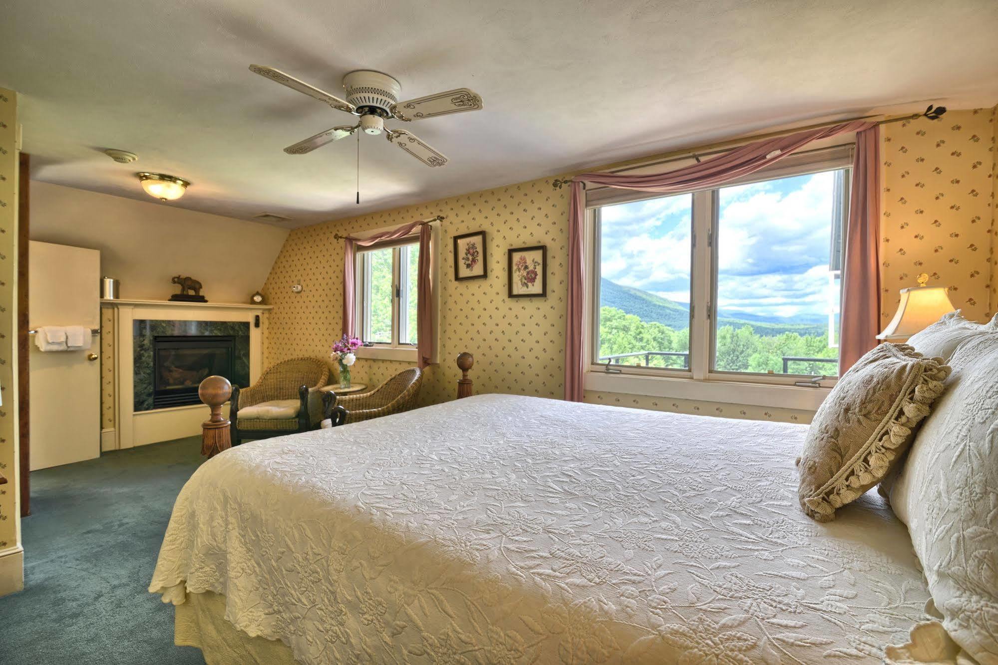 Darby Field Inn Albany Экстерьер фото
