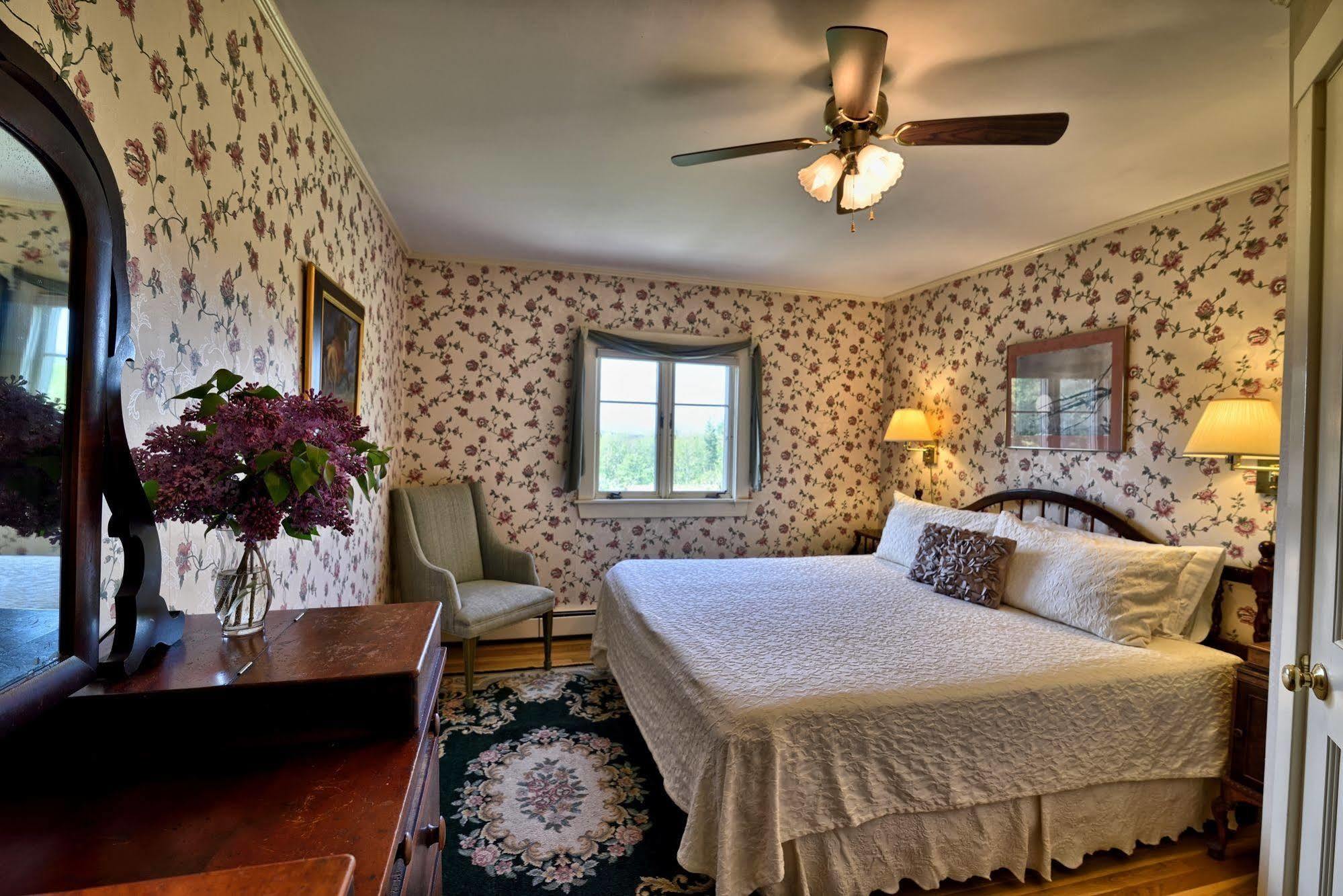 Darby Field Inn Albany Экстерьер фото