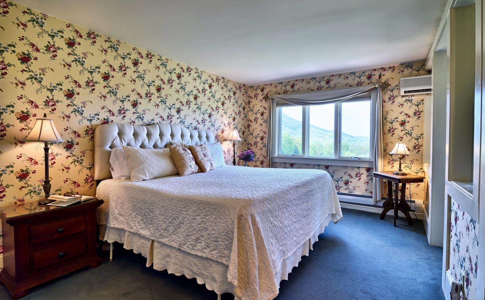 Darby Field Inn Albany Экстерьер фото