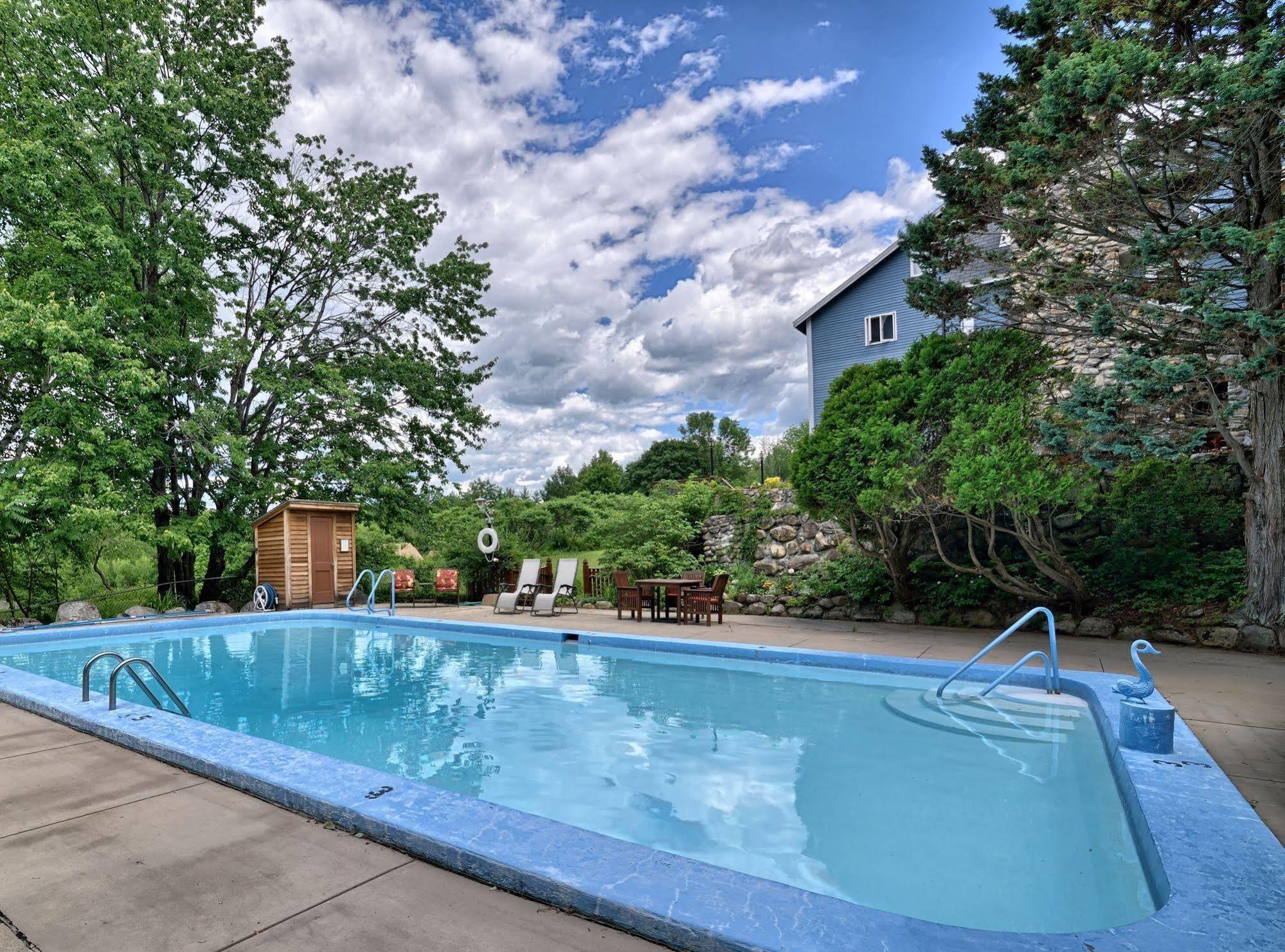 Darby Field Inn Albany Экстерьер фото