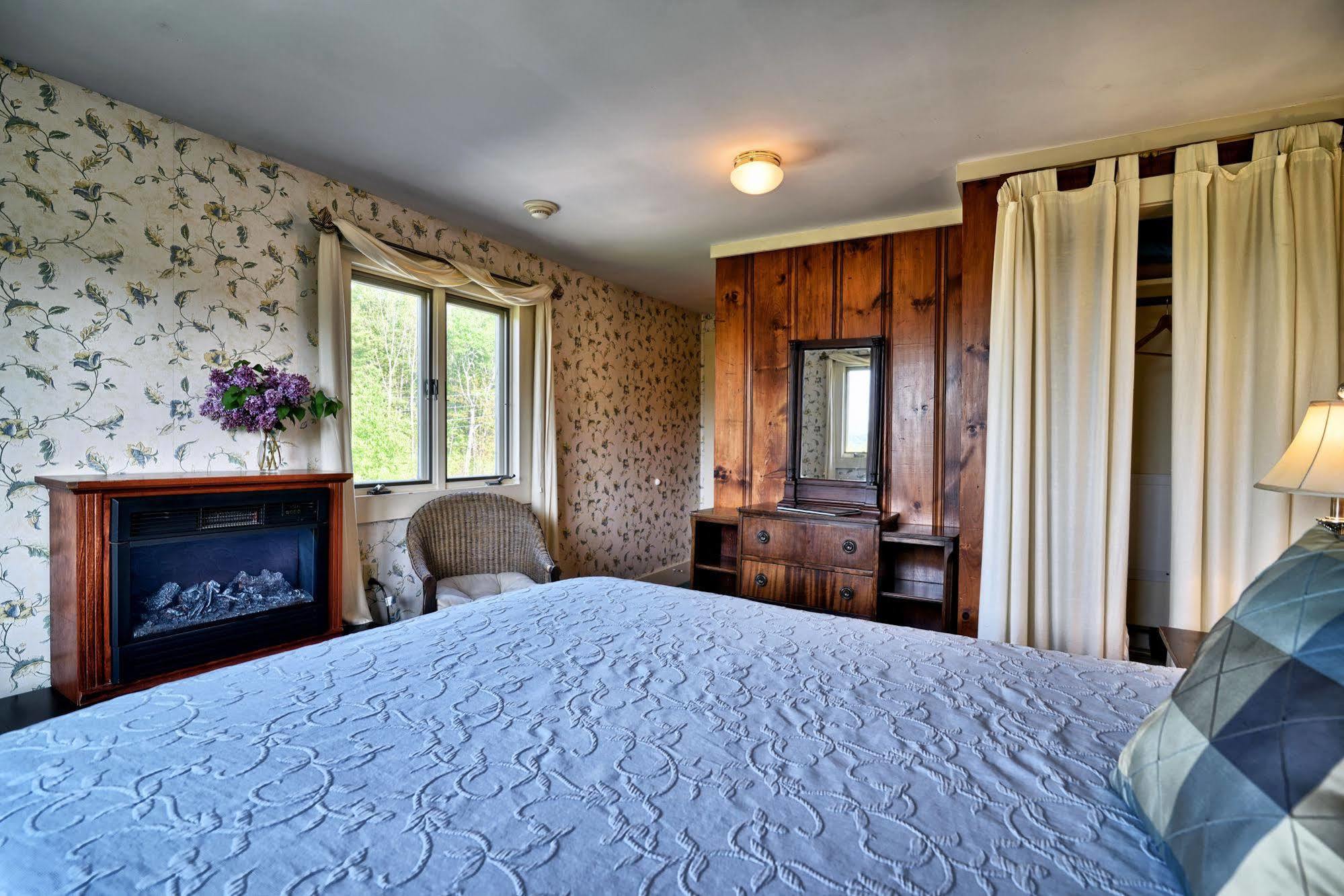 Darby Field Inn Albany Экстерьер фото