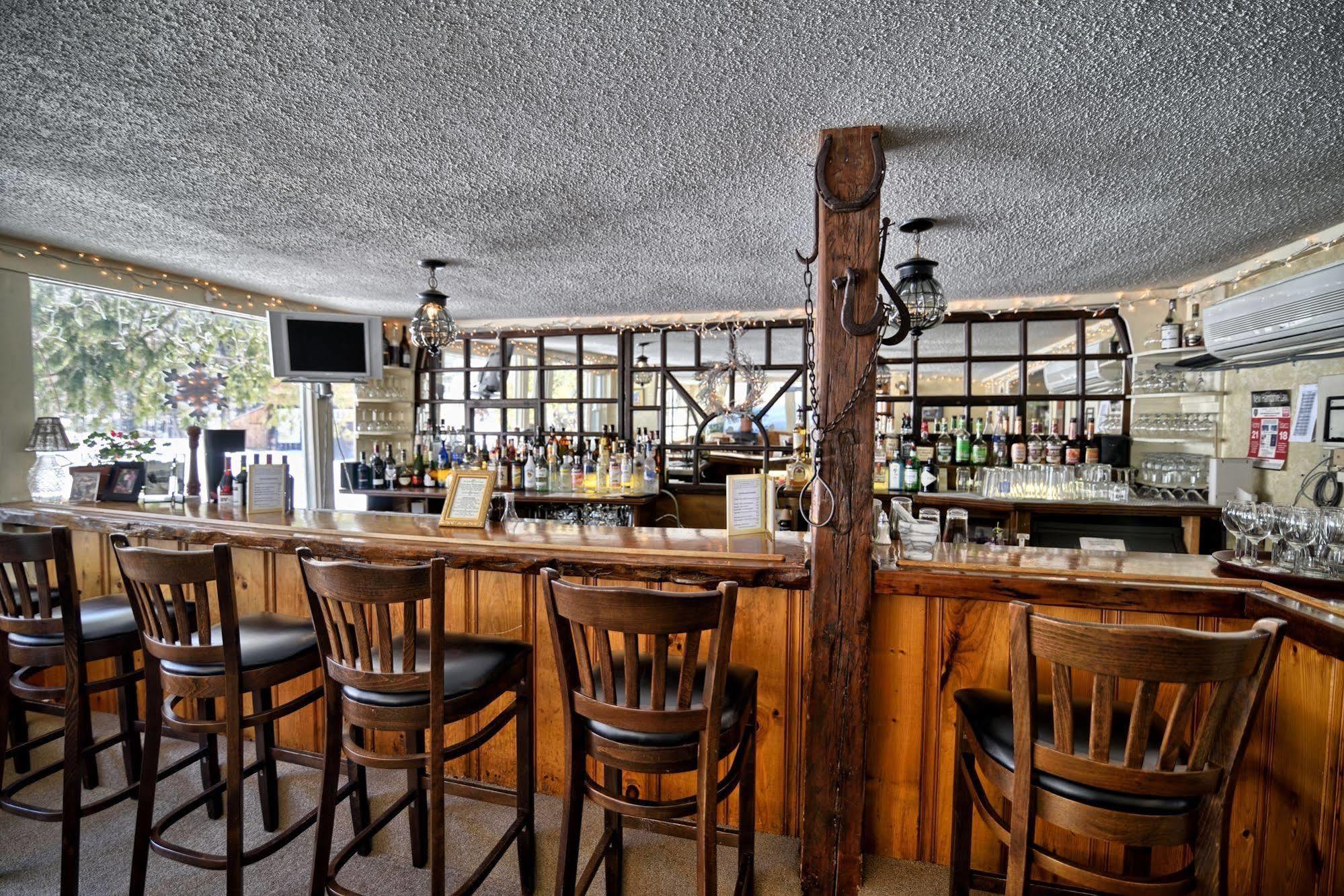 Darby Field Inn Albany Экстерьер фото